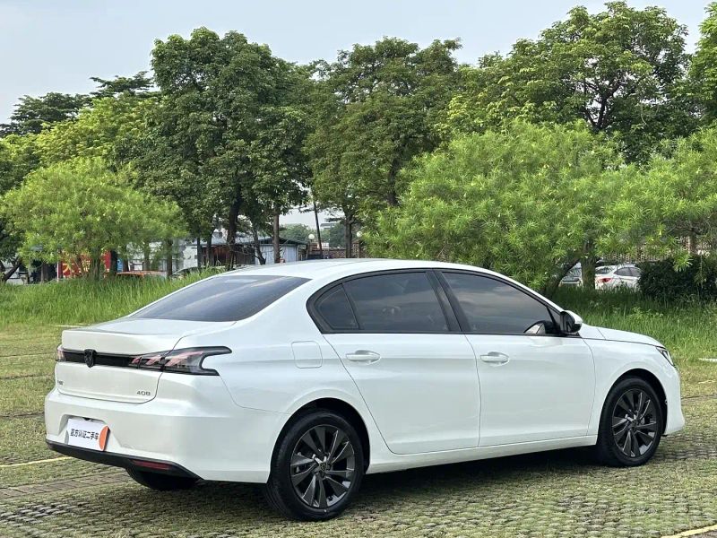 Peugeot 408