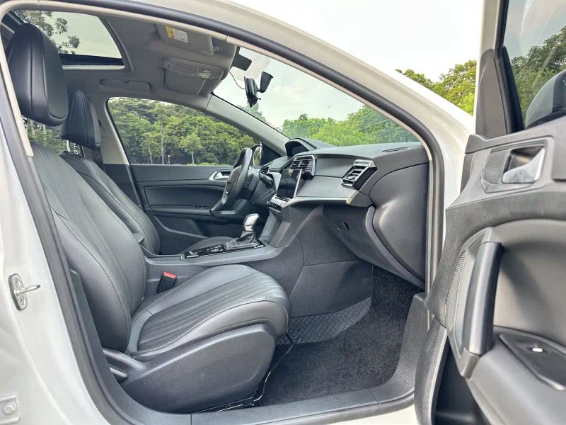 Peugeot 408