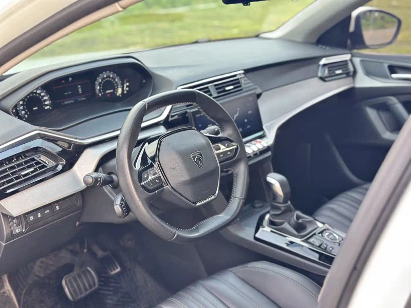 Peugeot 408