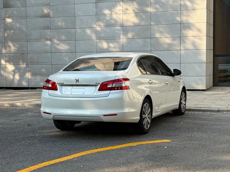Peugeot 408