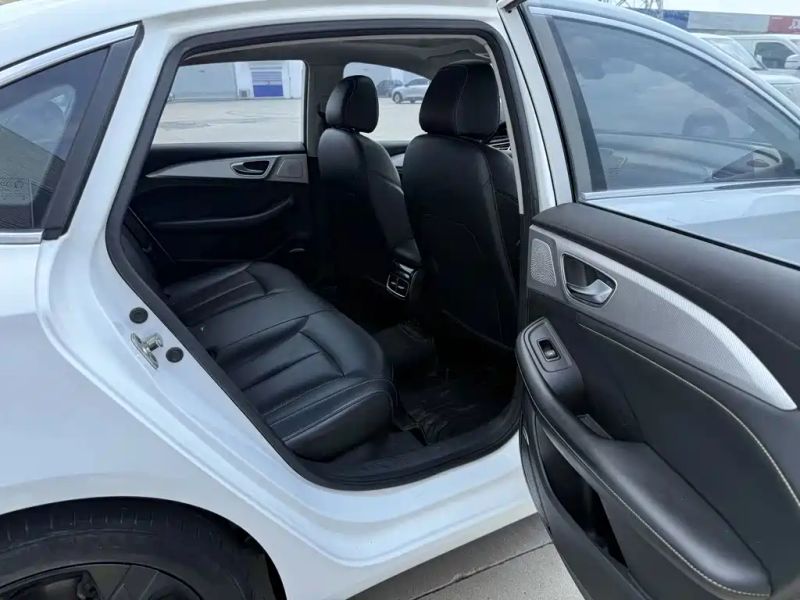 Roewe i6-max