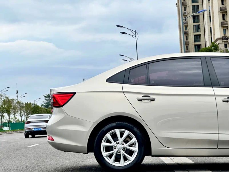 Roewe i5