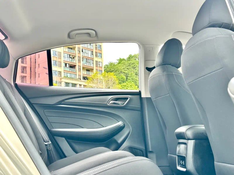 Roewe i5