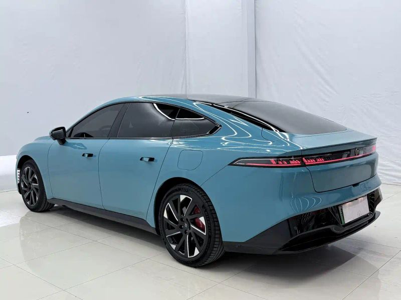 eπ sedan