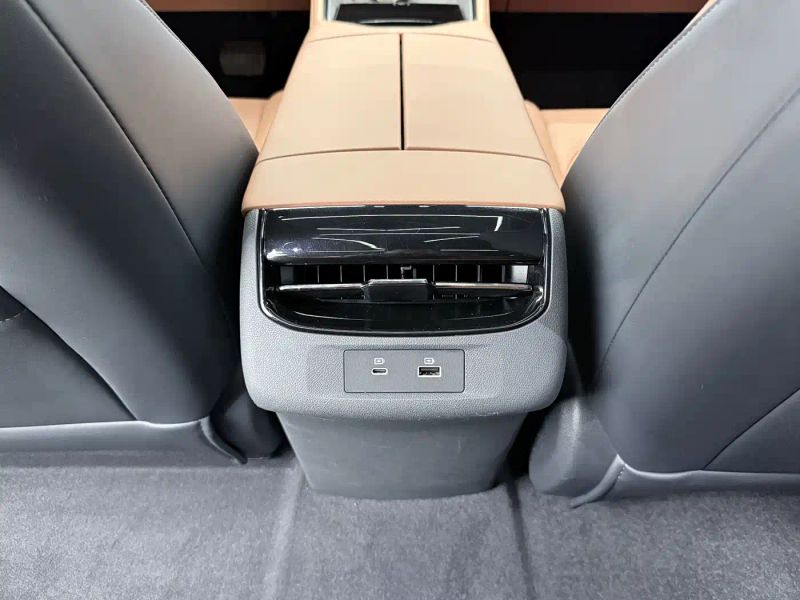 eπ sedan