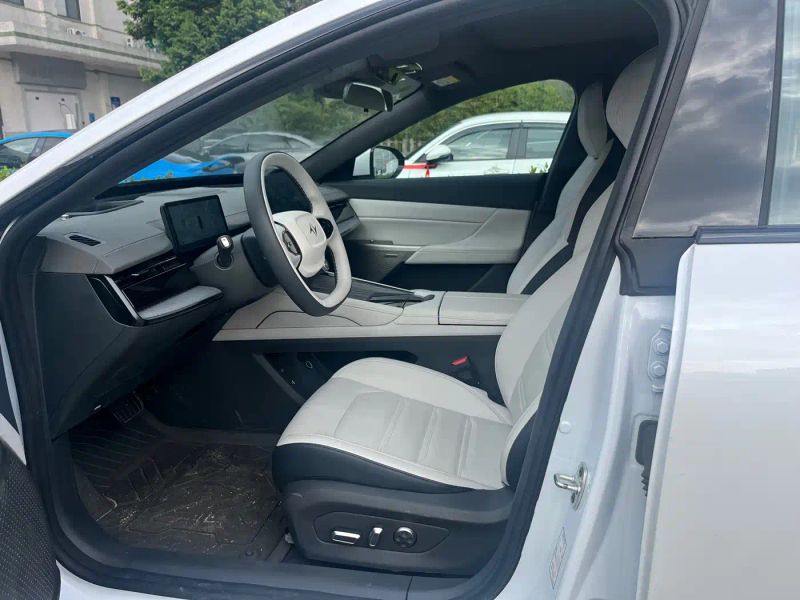 eπ sedan