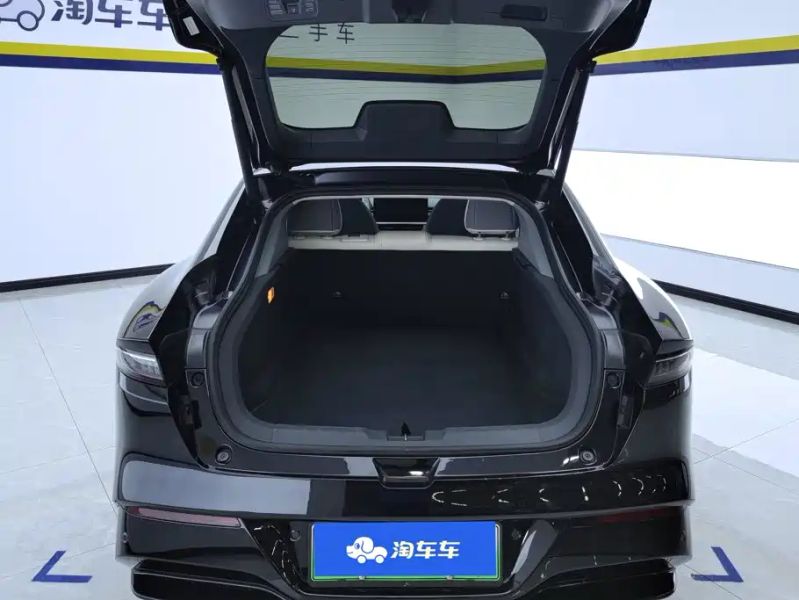 eπ sedan