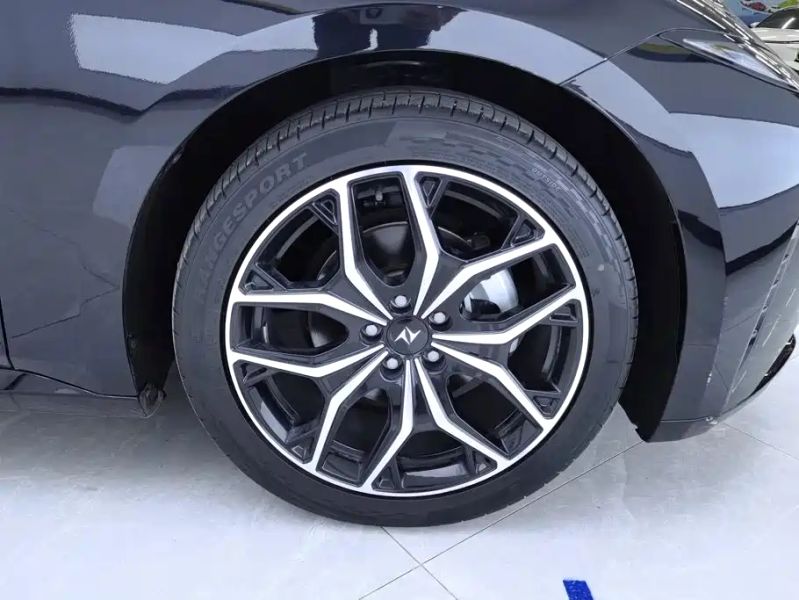 eπ sedan