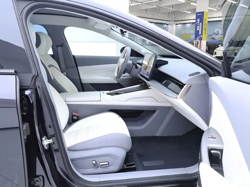 eπ sedan