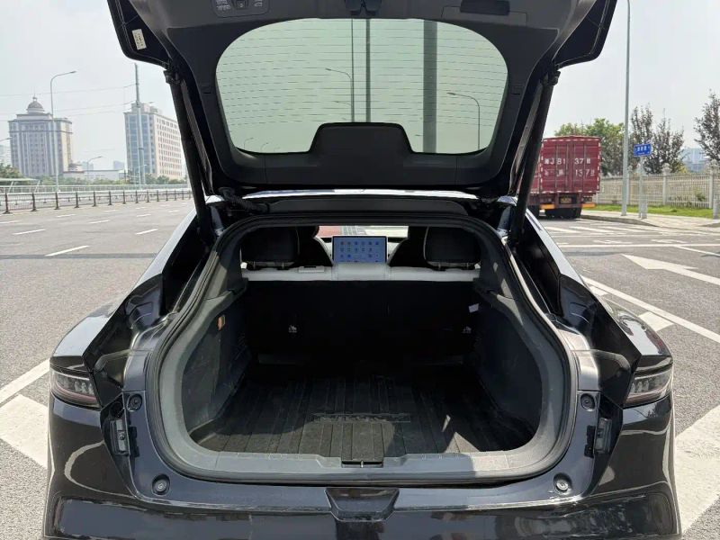 eπ sedan