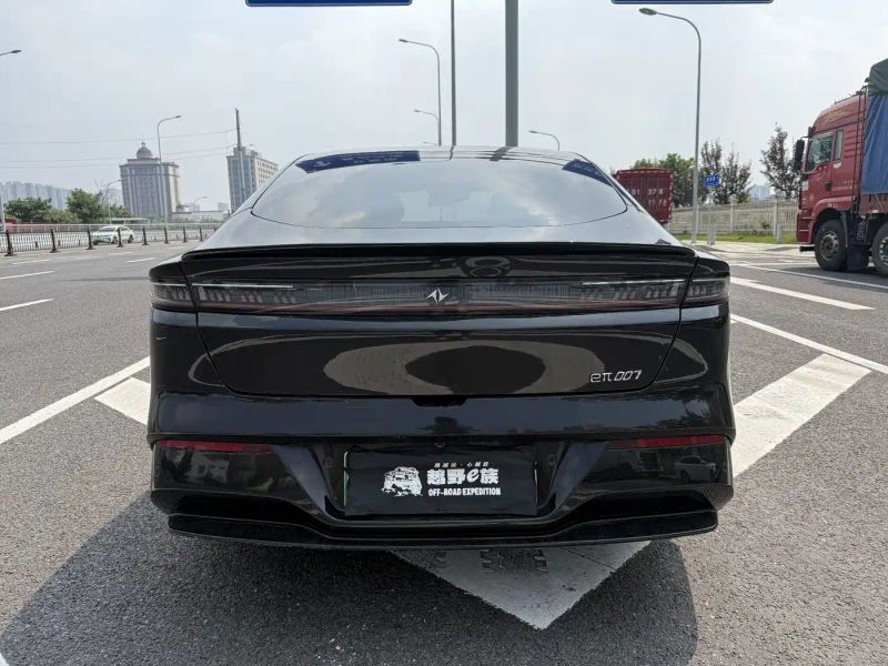 eπ sedan