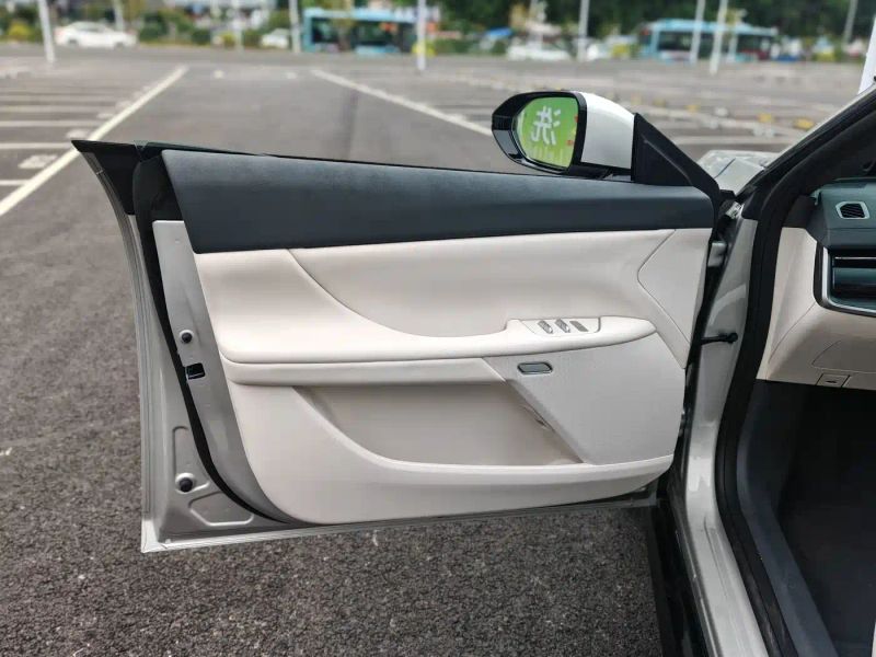 eπ sedan