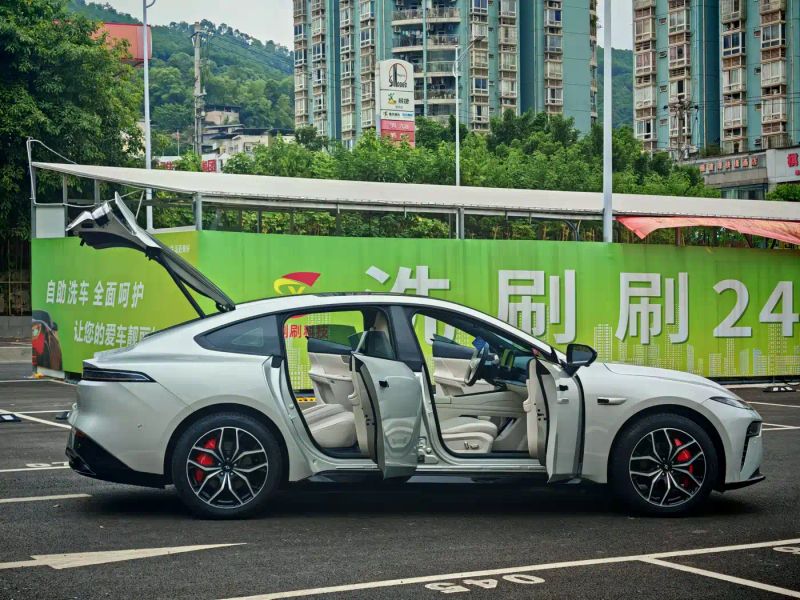 eπ sedan