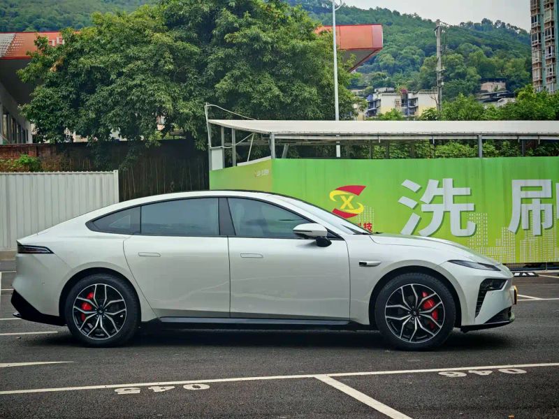 eπ sedan