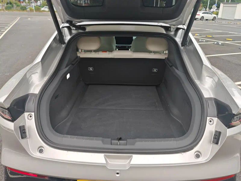 eπ sedan
