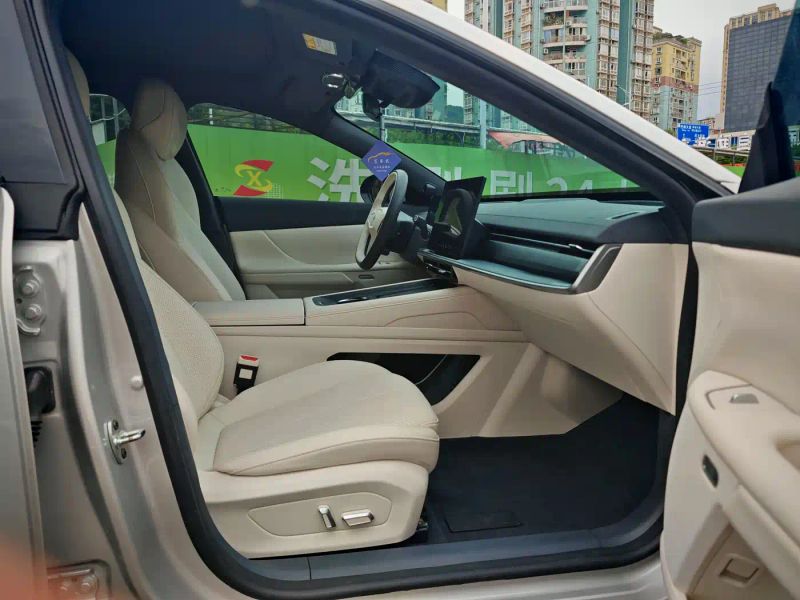 eπ sedan