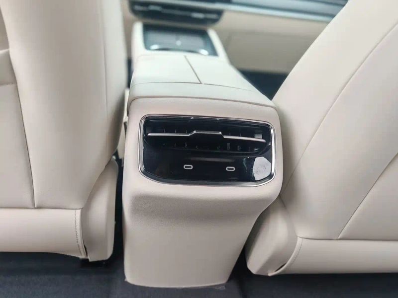 eπ sedan