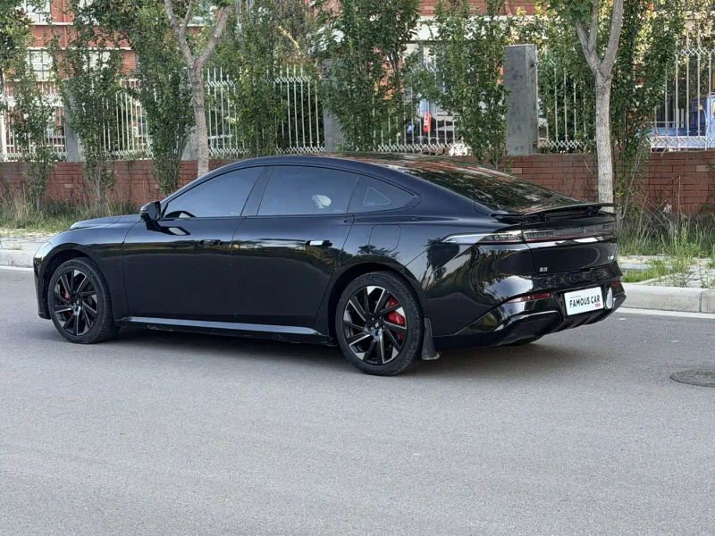 eπ sedan