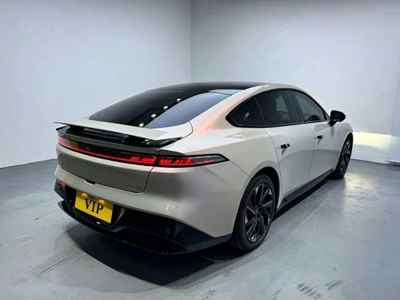 eπ 007
