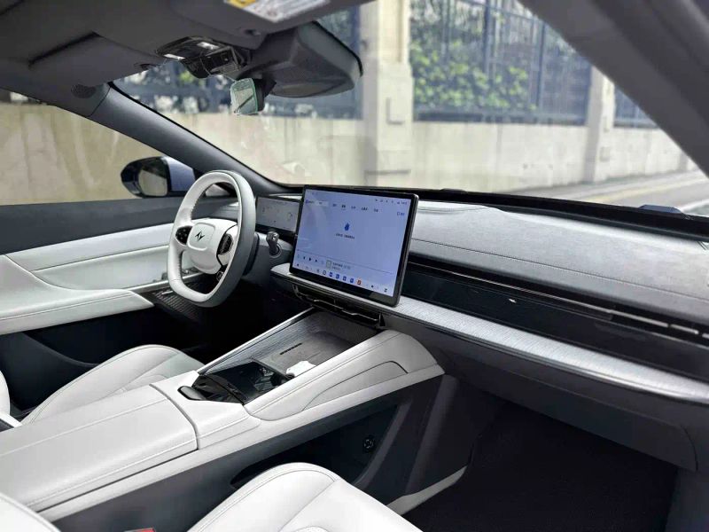 eπ sedan