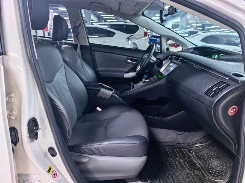 alphard prius