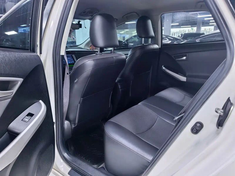 alphard prius