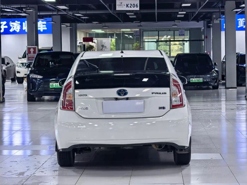 alphard prius