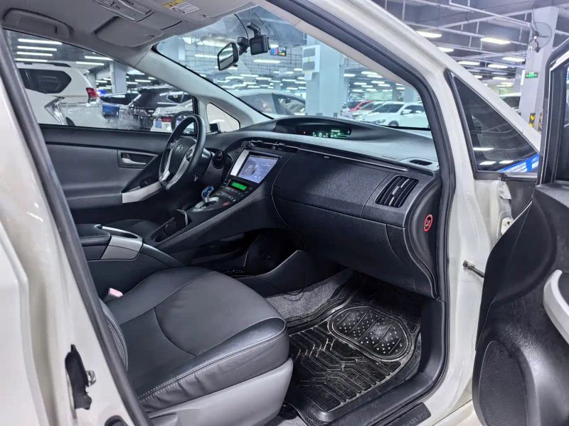alphard prius