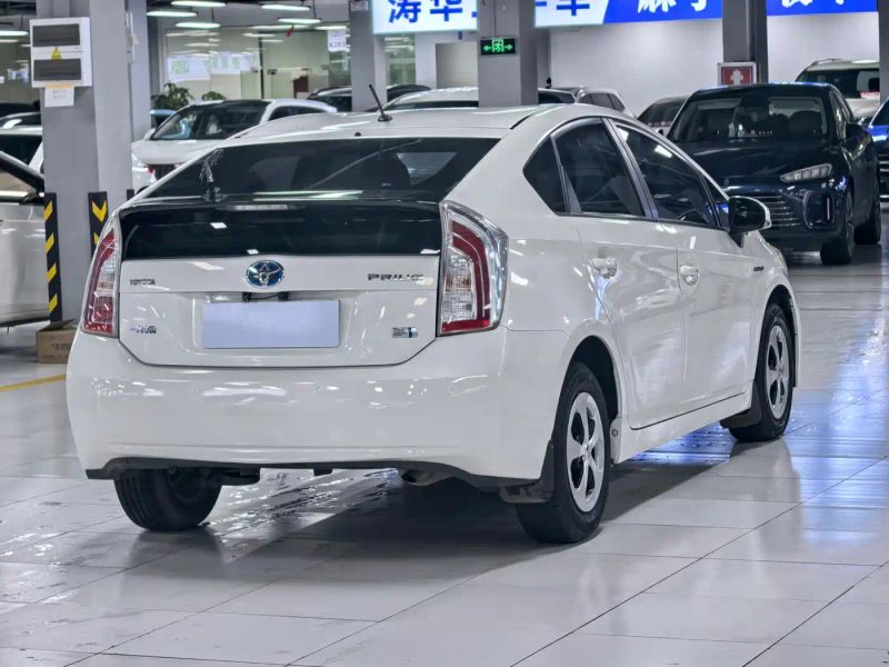 alphard prius