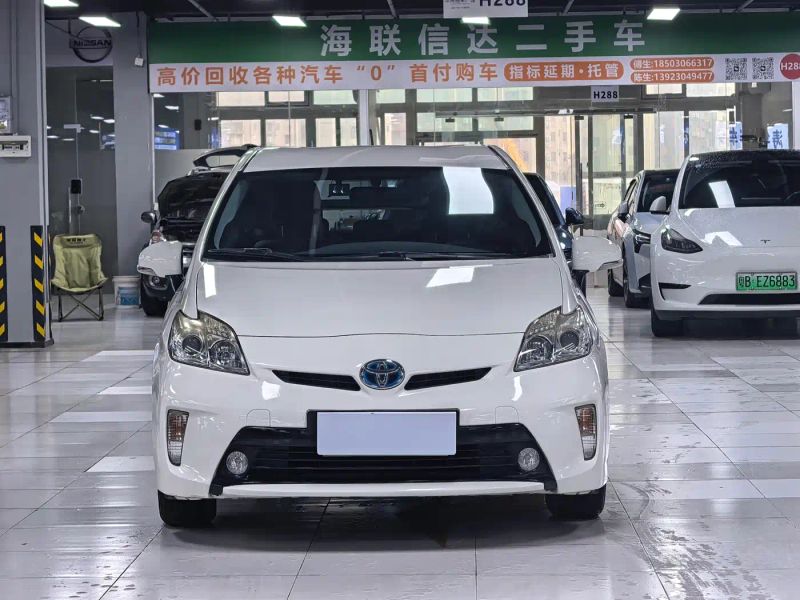 alphard prius