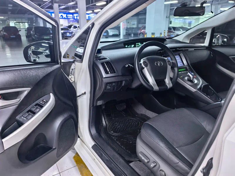 alphard prius