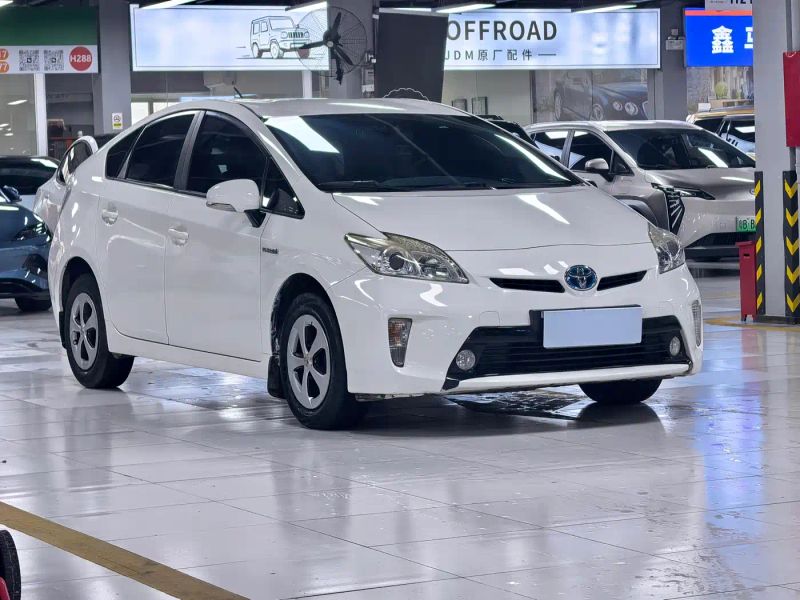 alphard prius