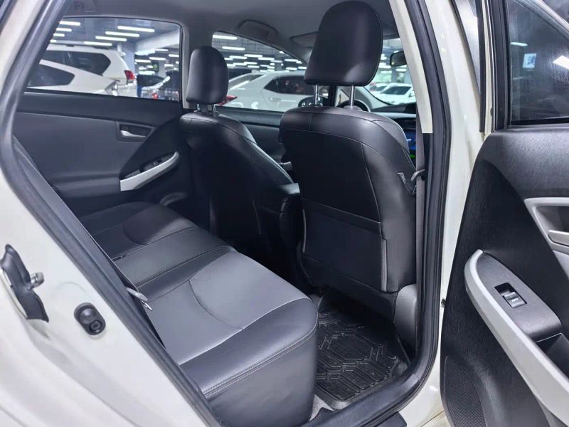 alphard prius