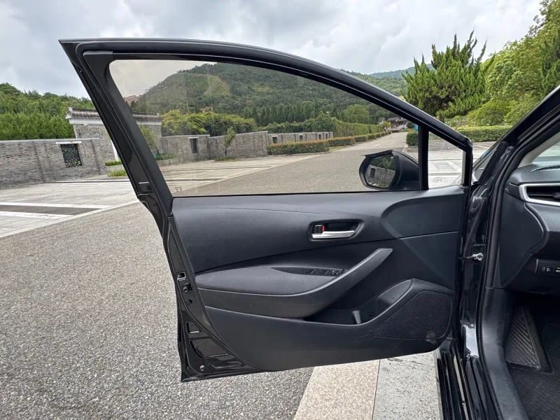 alphard corolla
