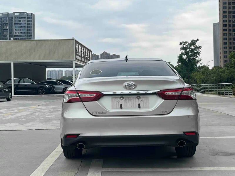 alphard camry