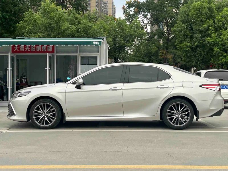 alphard camry