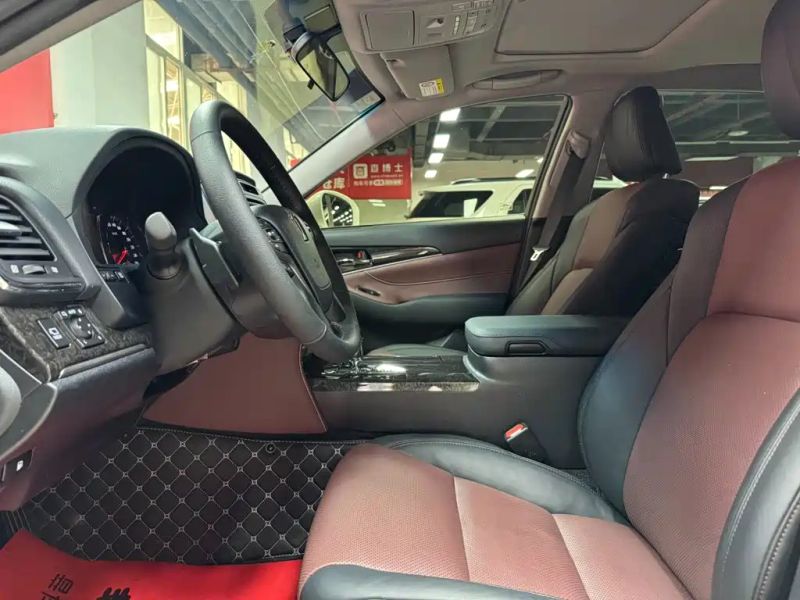 alphard crown