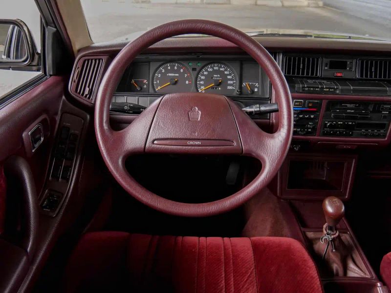 alphard crown