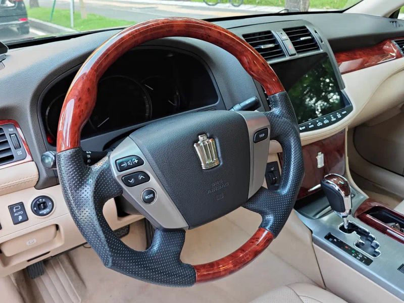 alphard crown