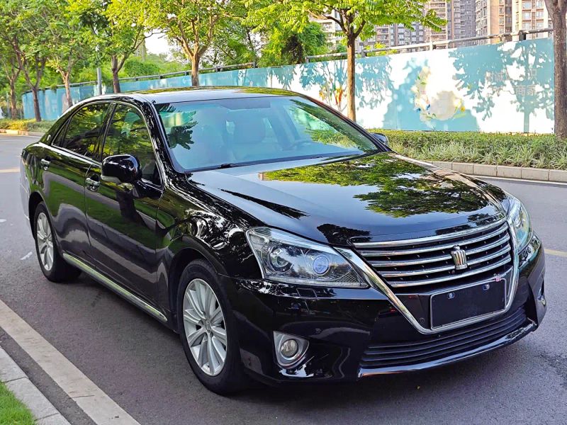 alphard crown