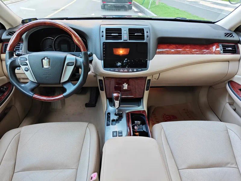 alphard crown