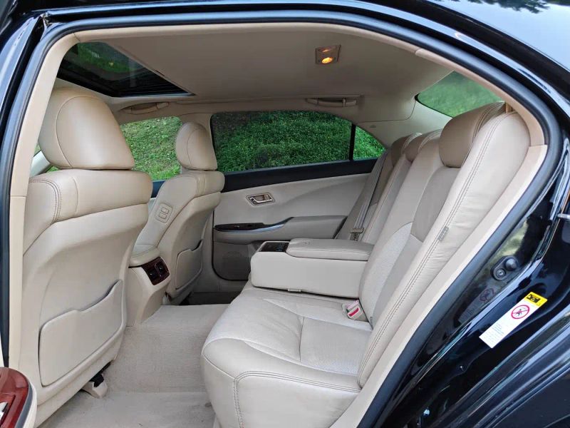 alphard crown