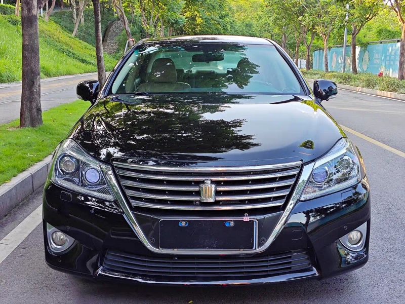 alphard crown