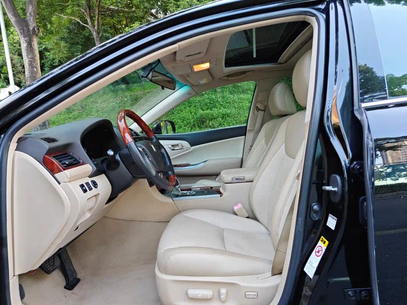 alphard crown