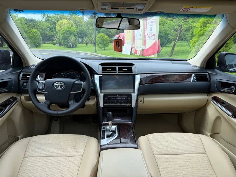 alphard camry