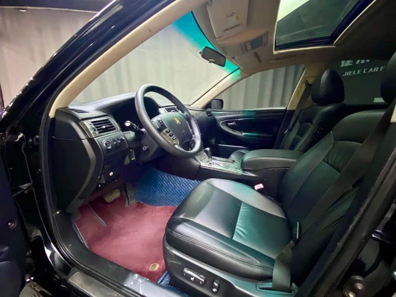 alphard crown