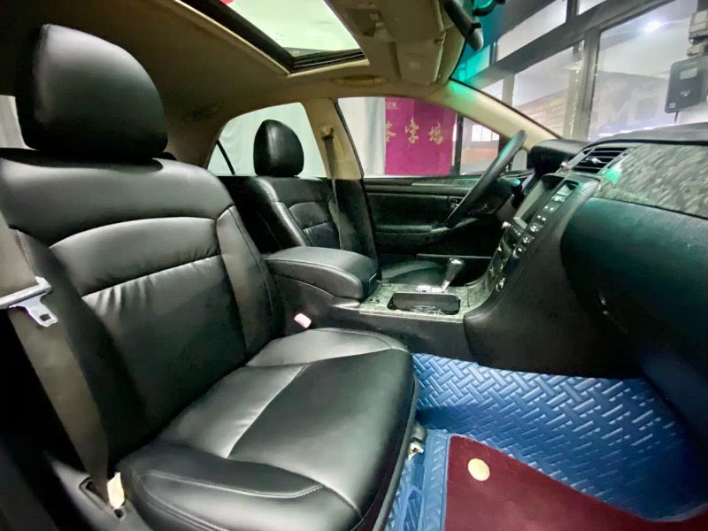 alphard crown