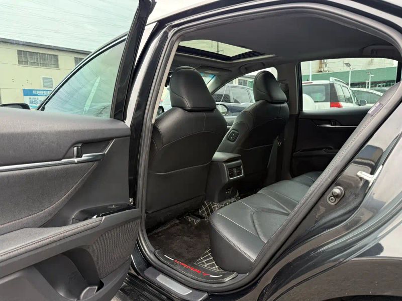 alphard camry