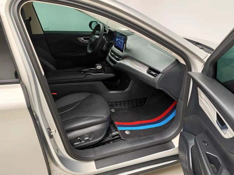 Hongqi eqm5
