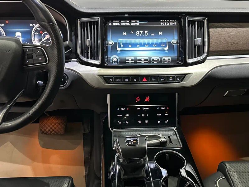 Hongqi hs7